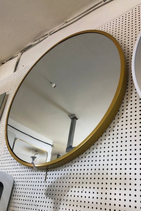 مراية دائرية بإطار ذهبي